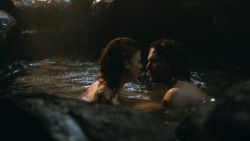 extant_GameOfThrones_3x04-KissedByFire_1044