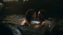 extant_GameOfThrones_3x04-KissedByFire_1045