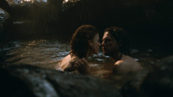 extant_GameOfThrones_3x04-KissedByFire_1047