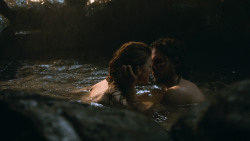 extant_GameOfThrones_3x04-KissedByFire_1049