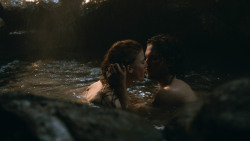 extant_GameOfThrones_3x04-KissedByFire_1051