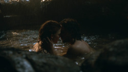 extant_GameOfThrones_3x04-KissedByFire_1056