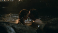 extant_GameOfThrones_3x04-KissedByFire_1058
