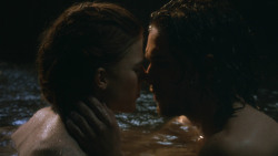 extant_GameOfThrones_3x04-KissedByFire_1059