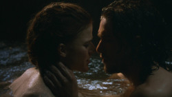 extant_GameOfThrones_3x04-KissedByFire_1060