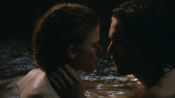 extant_GameOfThrones_3x04-KissedByFire_1061