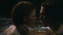 extant_GameOfThrones_3x04-KissedByFire_1062