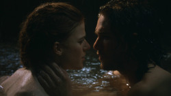 extant_GameOfThrones_3x04-KissedByFire_1064