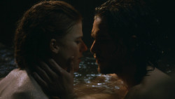 extant_GameOfThrones_3x04-KissedByFire_1066