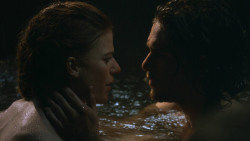extant_GameOfThrones_3x04-KissedByFire_1068