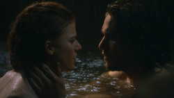extant_GameOfThrones_3x04-KissedByFire_1070