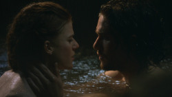 extant_GameOfThrones_3x04-KissedByFire_1072
