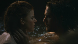 extant_GameOfThrones_3x04-KissedByFire_1073