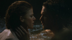 extant_GameOfThrones_3x04-KissedByFire_1075