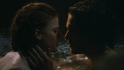 extant_GameOfThrones_3x04-KissedByFire_1076