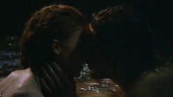extant_GameOfThrones_3x04-KissedByFire_1077