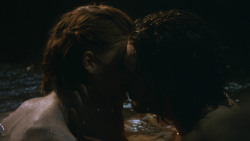 extant_GameOfThrones_3x04-KissedByFire_1078