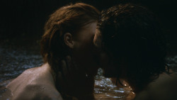 extant_GameOfThrones_3x04-KissedByFire_1079