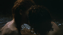 extant_GameOfThrones_3x04-KissedByFire_1083