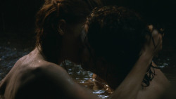 extant_GameOfThrones_3x04-KissedByFire_1084