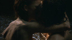 extant_GameOfThrones_3x04-KissedByFire_1085