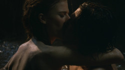 extant_GameOfThrones_3x04-KissedByFire_1088