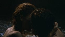 extant_GameOfThrones_3x04-KissedByFire_1091