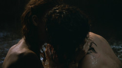 extant_GameOfThrones_3x04-KissedByFire_1093