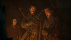 extant_GameOfThrones_3x04-KissedByFire_1124