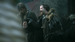 extant_GameOfThrones_3x04-KissedByFire_1216