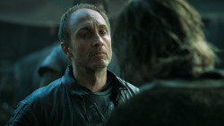 extant_GameOfThrones_3x04-KissedByFire_1249