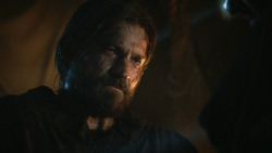 extant_GameOfThrones_3x04-KissedByFire_1378