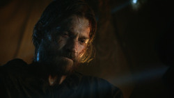 extant_GameOfThrones_3x04-KissedByFire_1463