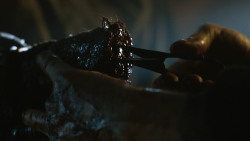extant_GameOfThrones_3x04-KissedByFire_1533