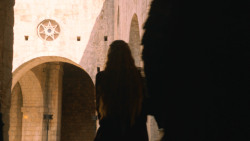 extant_GameOfThrones_3x04-KissedByFire_1552