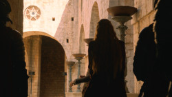 extant_GameOfThrones_3x04-KissedByFire_1554