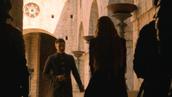 extant_GameOfThrones_3x04-KissedByFire_1556