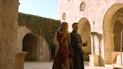 extant_GameOfThrones_3x04-KissedByFire_1577