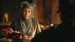 extant_GameOfThrones_3x04-KissedByFire_1656