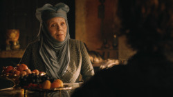 extant_GameOfThrones_3x04-KissedByFire_1717