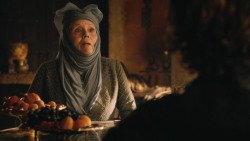 extant_GameOfThrones_3x04-KissedByFire_1726