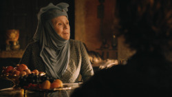 extant_GameOfThrones_3x04-KissedByFire_1728