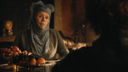 extant_GameOfThrones_3x04-KissedByFire_1737