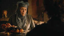 extant_GameOfThrones_3x04-KissedByFire_1744