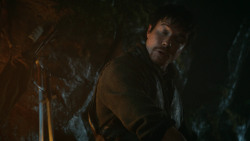extant_GameOfThrones_3x04-KissedByFire_1909