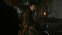 extant_GameOfThrones_3x04-KissedByFire_1915