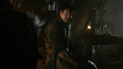 extant_GameOfThrones_3x04-KissedByFire_1917