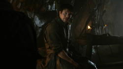 extant_GameOfThrones_3x04-KissedByFire_1920