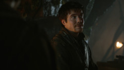 extant_GameOfThrones_3x04-KissedByFire_1932