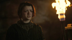 extant_GameOfThrones_3x04-KissedByFire_1950